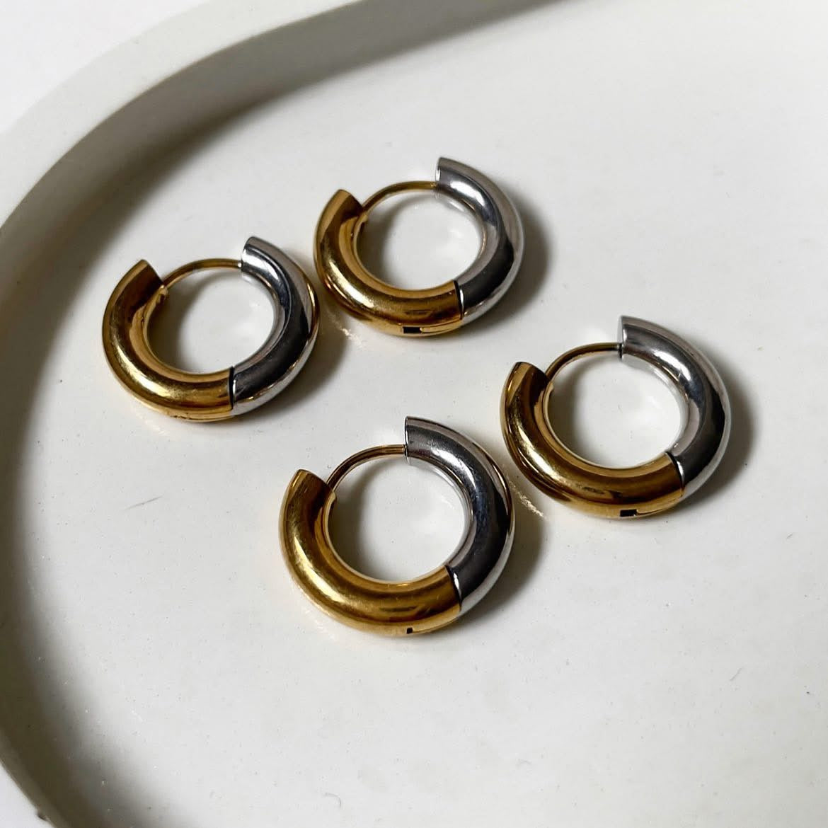Dual tone dainty hooos