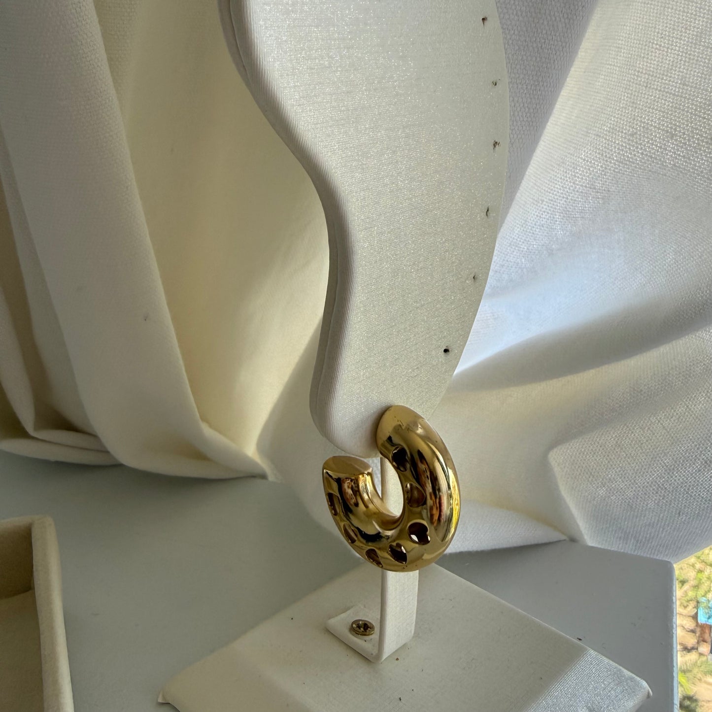 Gold Heart Cut-Out Chunky Hoop Earrings