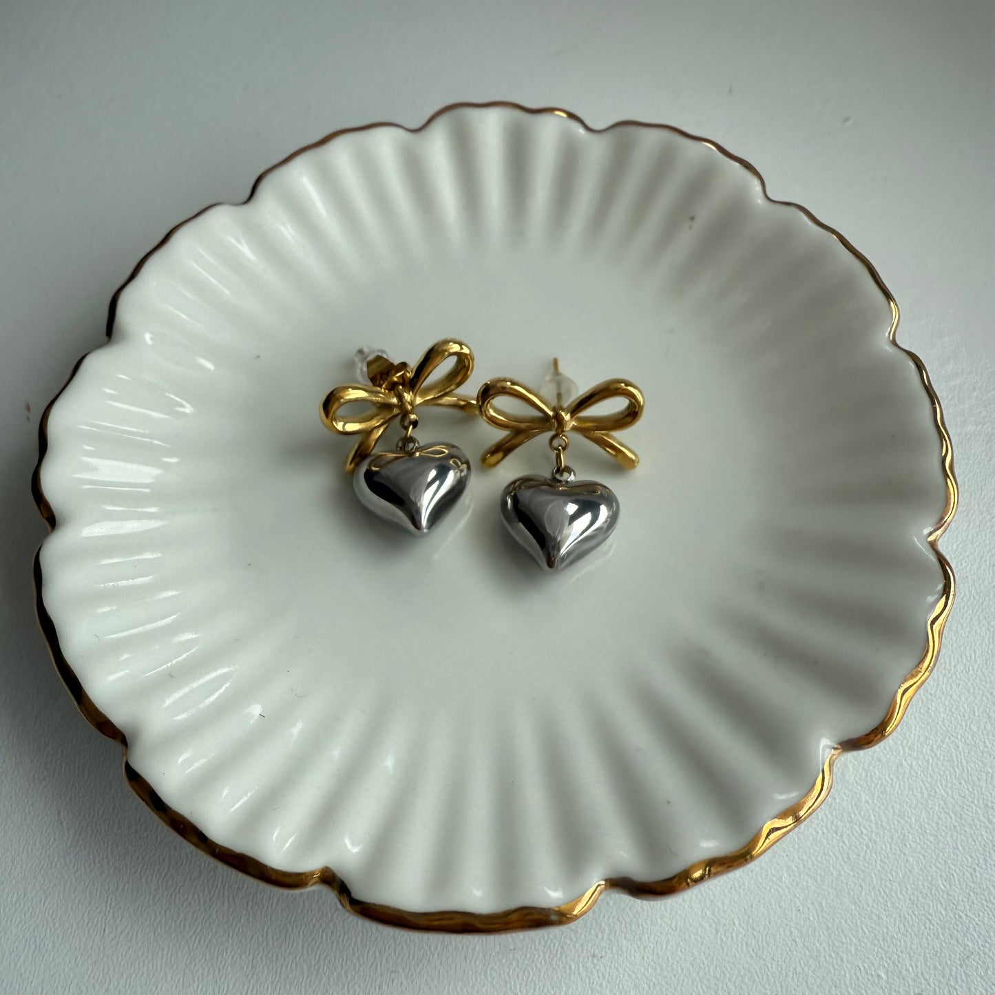 Bow heart earrings